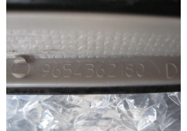 молдінг скла,передній правий,Peugeot 407,1.6hdi,9654362180